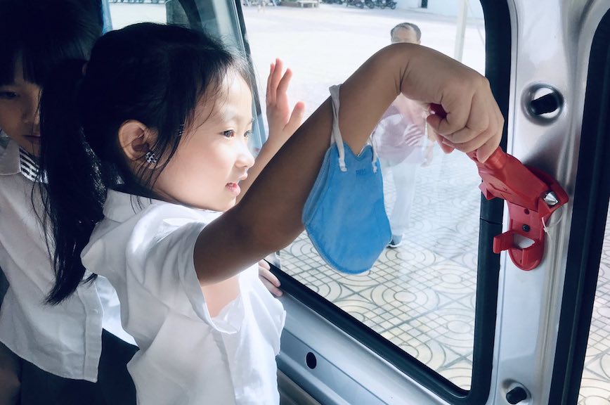 Thoát hiểm trên xe bus: Ghi nhớ, thực hành và luôn đề phòng